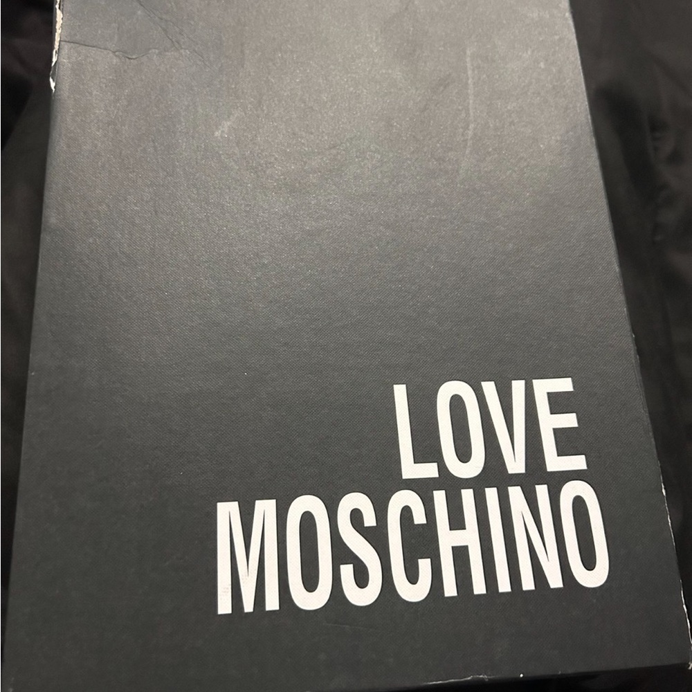 Love moschino women’s size 6 mid tops